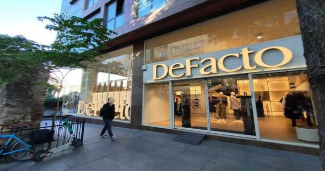 Defacto cadde mağazaları kaçta açılıyor